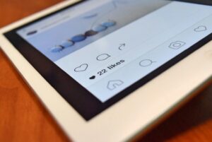 how to share a link on Instagram